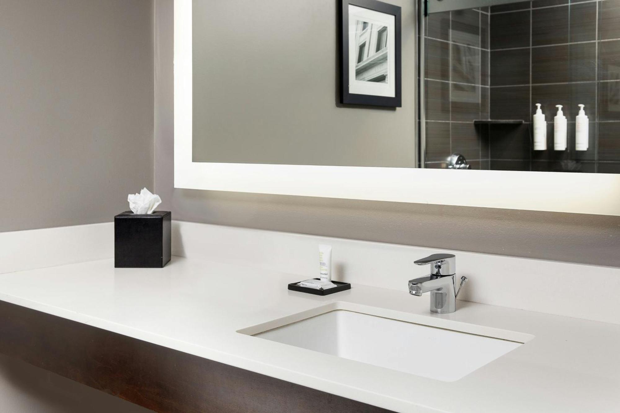 Dallas-Addison Marriott Quorum By The Galleria Екстер'єр фото